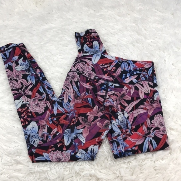 Lululemon Wunder Under Lush Lillies Multi - Picture 7 of 8
